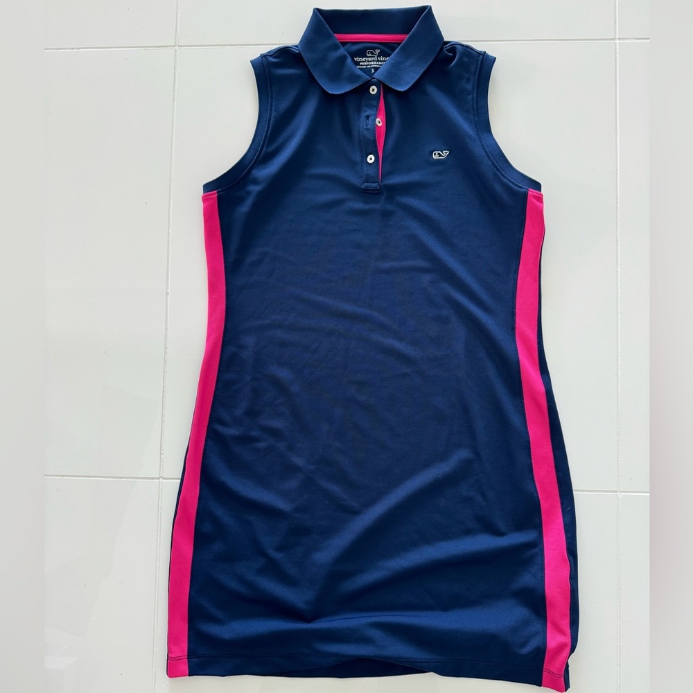 Women’s Vineyard Vines performance dress.